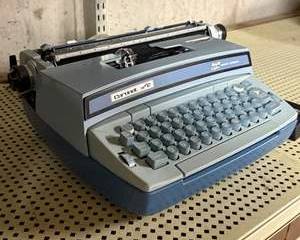 Vintage Smith-Corona Coronet Super 12 Electric Typewriter Model 66LA