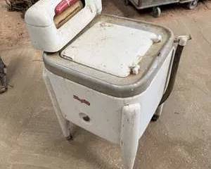 Antique 1940s Maytag Model P21 Gyrator Washer