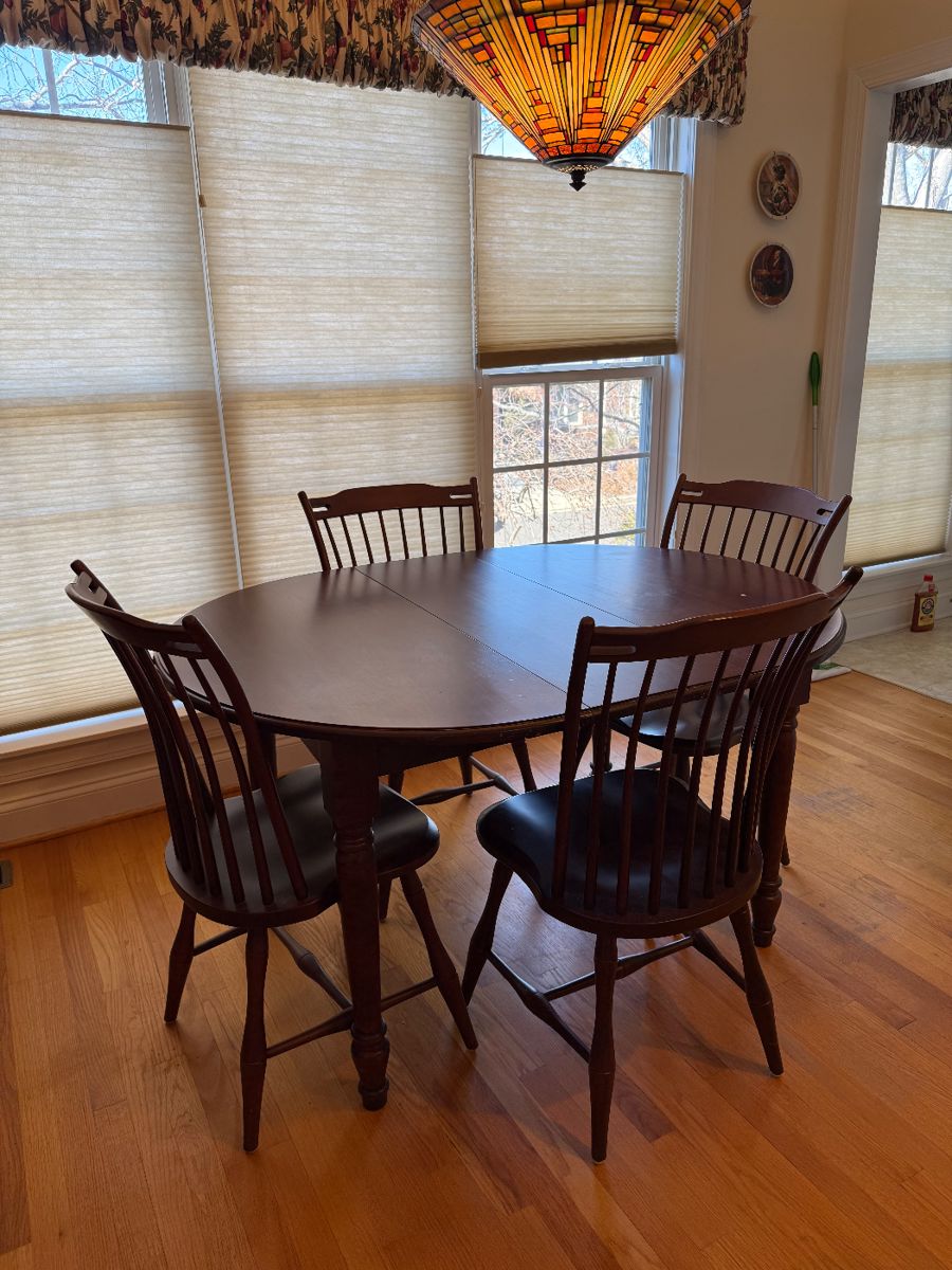 Tom Seely Furniture Company Table and 6 Chairs- $475 42 wide, 55 long, 30 tall
Has a leaf also