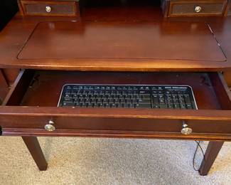 Computer desk with keyboard drawer