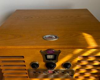 Chaplin Turntable/CD player/AM FM Radio