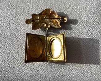 Vintage World’s Fair 1939 locket