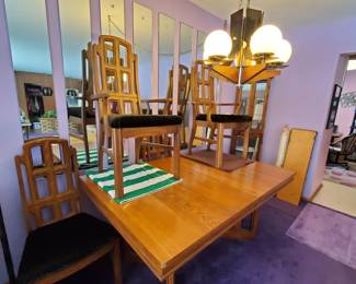 Dining Room Table & Chairs 