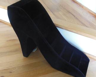 large display shoe