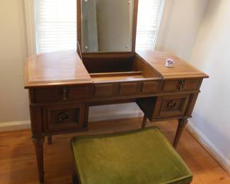 vintage dressing table and bench mirror opened