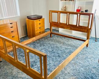 Drexel Queen Size Bed Frame