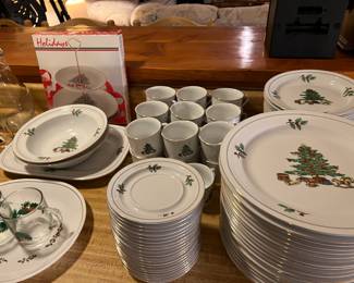 LARGE SET OF CHRISTMAS CHINA