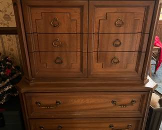 VINTAGE CHEST