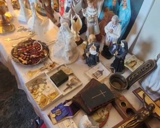 ROSARIES, CROSSES, RELIGIOUS ITEMS