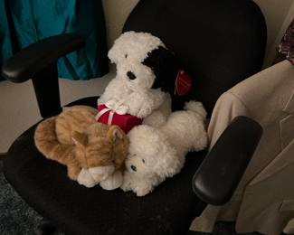 DESK CHAIR, STUFFED ANIMALS