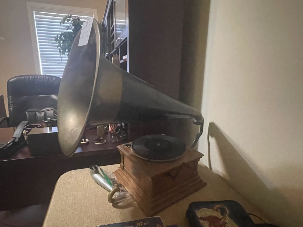 Antique Victor Talking Machine Victrola