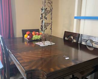 Dining table/Chairs