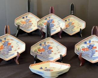 SET OF 7 IMARI PORCELAIN BOWLS