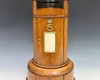 Hotel Pillar Post Box