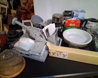 Mandolins and kitchen ware