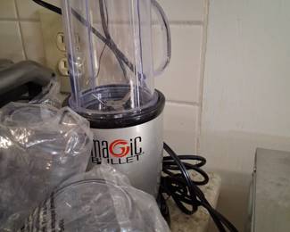 Magic bullet with several containers