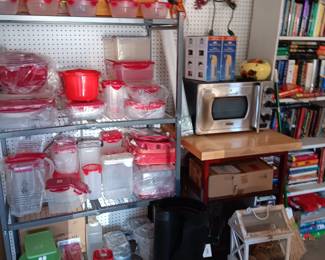 LOCK N LOCK CONTAINERS ,SINGLES AND SETS, MOST NEVER USED