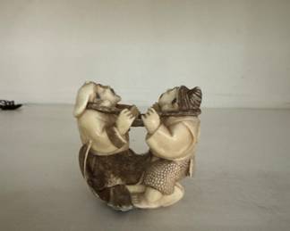 Netsuke. 