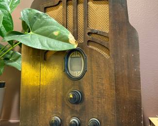 1930s Philco Model 610 Tombstone Tube Radio