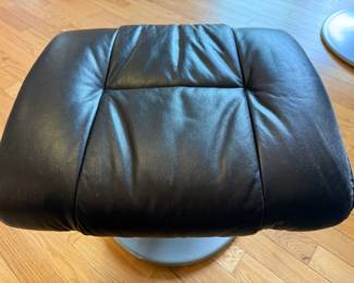 Black Leather Lounge Recliner with Foot Rest