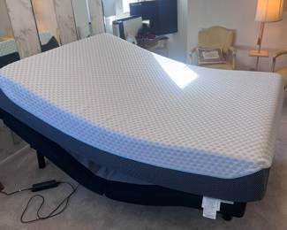 QUEEN SIZE ASHLEY CHIME 12" ULTRA PLUSH MEMORY FOAM MATTRESS ONLY.   ONLY USED A FEW TIMES.   UNITED SPRINGS RIO ADJUSTABLE BASE WITH CORDLESS REMOTE.  NO HEAT NO MASSAGE