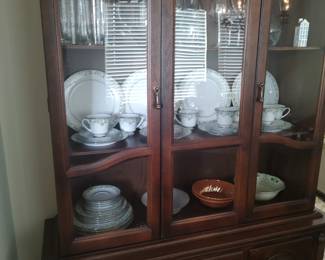 China Cabinet w/matching dining table & 6 chairs