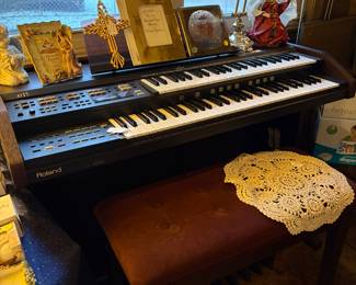 Roland Atelier Electric Organ and it works