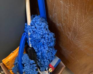 Kitchen cleaning utensils