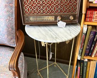 Vintage Magnavox Radio