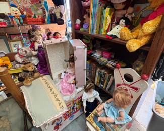 Toy trunk, ginny trunk, kids chair, vintage dolls