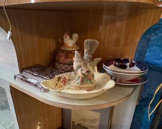 Bird figurine, snack set, floral plates
