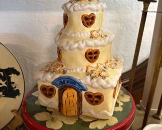 Blue Skies Cake House, Vintage tins