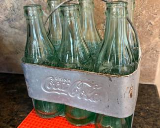 Coca Cola 6 pack in tray w handle