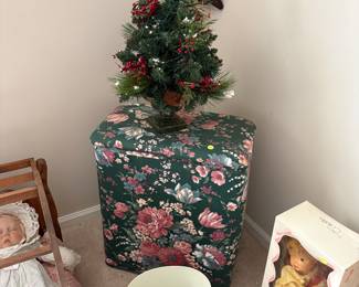 Clothes Hamper and Trash Can that match Comforter Set