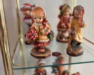 Anri Sarah Kay "Yuletide Cheer" 6 1/2"