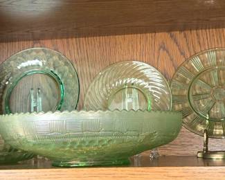 Uranium Vaseline Glass 