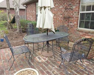 Outdoor table and chairs set