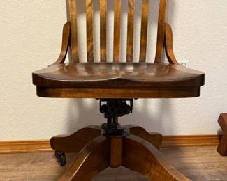 143 TaylorChairCoVintageAntiqueBankersChair