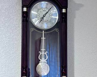30 SeikoQXH004BLHStatelyOakWallClock