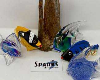 257 SchoolofGlassandWoodFishWithDriftwood