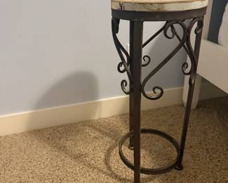 GREAT MODERN DESIGN END TABLE