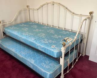 Daybed- Romantic White Twin Metal