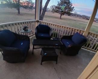 Chairs & tables outdoor wicker 