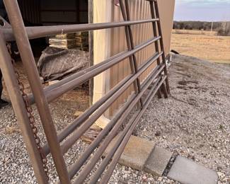 Horse panels - Prefiert brand 
3 - 12 foot panels
2 - 10 foot panels 
Couple gates
All priced to sell!! 