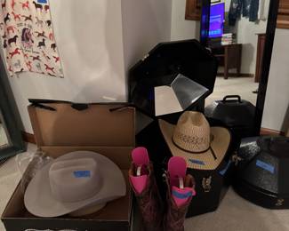 Beautiful cow boy boots coral , cow bow hats grey new in box beautiful made