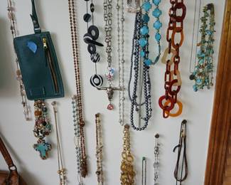 Lots of jewelry 