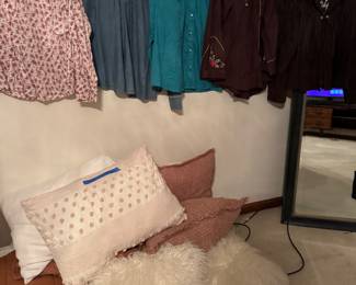 Queen comforter set 
Lovely button up shirt 