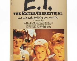 E.T. The ExtraTerrestrial Book Club Edition second image