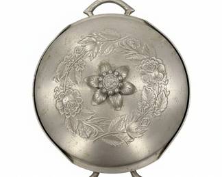 Vintage Everlast Hand Forged Aluminum Casserole Dish with Floral Embossing fourth image