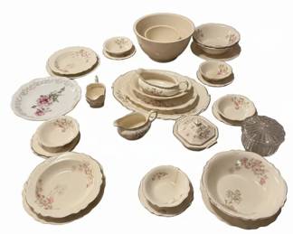 Homer Laughlin Virginia Rose E N Dinnerware Set third image